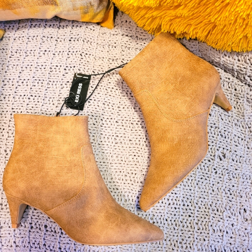 Express faux suede Kitten heel bootie